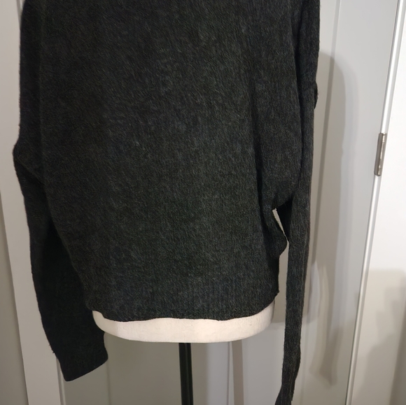 Love tree Size L Charcoal Gray dropped should cropped sweater - Picture 2 of 6